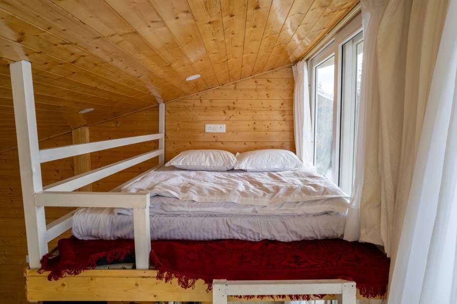 V Lux Chalet
